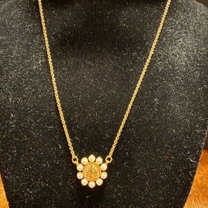 NEW Tory Burch Gold Tone Pearl Halo Pendant Medallion Logo Chain Necklace